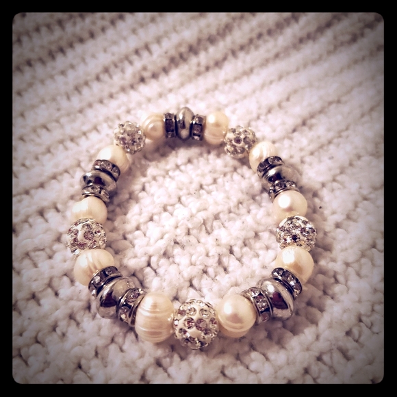 White and Silver Bracelet - Picture 1 of 4